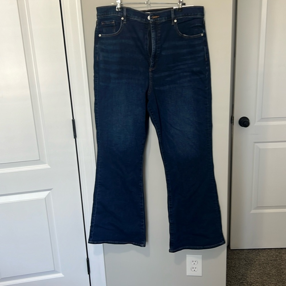 NWT Loft “The slim flare” high-rise size 34/18